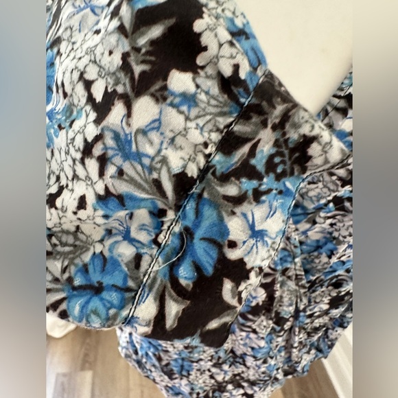Velvet by Spencer & Graham Floral Blouse - Picture 5 of 11